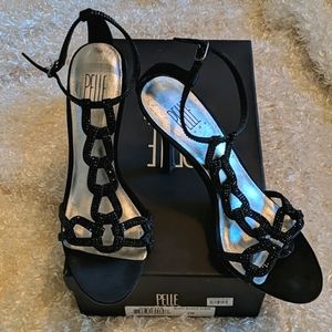 Gorgeous PELLE MODA holiday heels!! Size 7